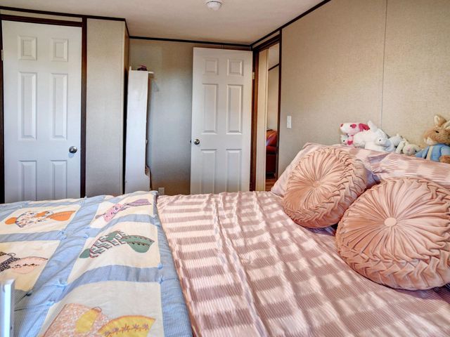 235 Pinehill DR, Bastrop, TX 78602