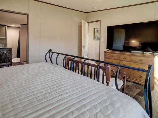 235 Pinehill DR, Bastrop, TX 78602