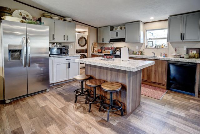 235 Pinehill DR, Bastrop, TX 78602