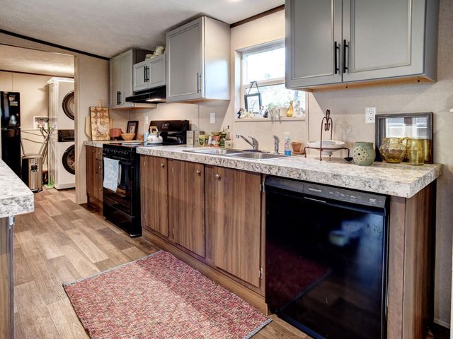 235 Pinehill DR, Bastrop, TX 78602