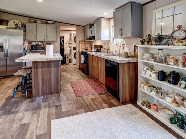 235 Pinehill DR, Bastrop, TX 78602