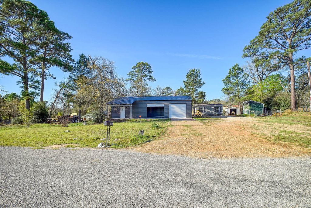 235 Pinehill DR, Bastrop, TX 78602