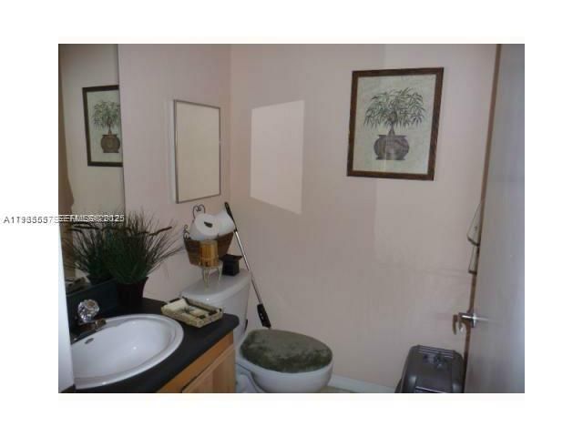 2022 NE 167th St 3-144, North Miami Beach, FL 33162