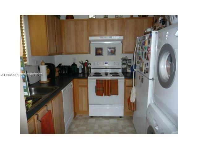 2022 NE 167th St 3-144, North Miami Beach, FL 33162