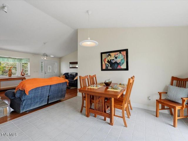 327 Bluff Village Road, Bean Station, TN 37708