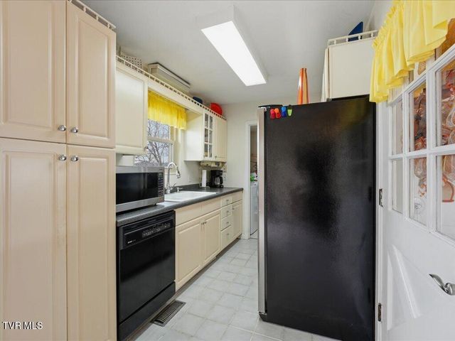 327 Bluff Village Road, Bean Station, TN 37708