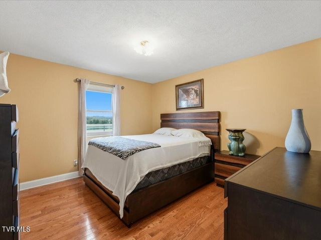 327 Bluff Village Road, Bean Station, TN 37708