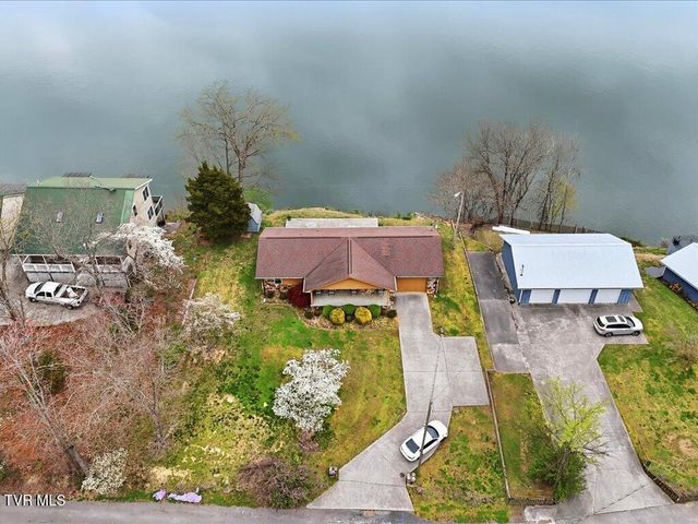 327 Bluff Village Road, Bean Station, TN 37708