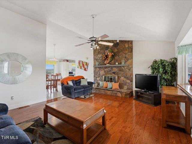 327 Bluff Village Road, Bean Station, TN 37708