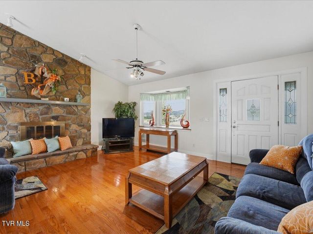 327 Bluff Village Road, Bean Station, TN 37708