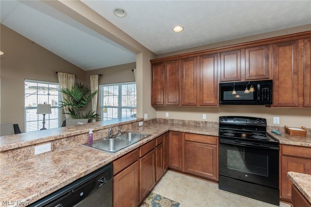 9062 Franklin Drive, North Ridgeville, OH 44039