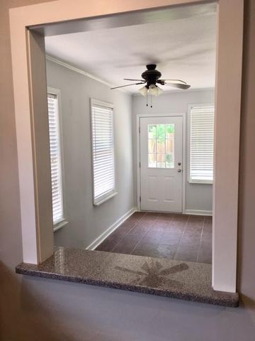 815 Boulevard De L'Orleans, Mary Esther, FL 32569