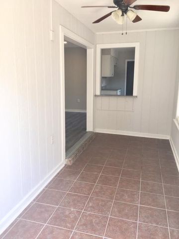 815 Boulevard De L'Orleans, Mary Esther, FL 32569