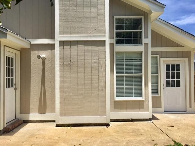 815 Boulevard De L'Orleans, Mary Esther, FL 32569