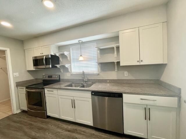 815 Boulevard De L'Orleans, Mary Esther, FL 32569