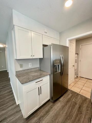 815 Boulevard De L'Orleans, Mary Esther, FL 32569