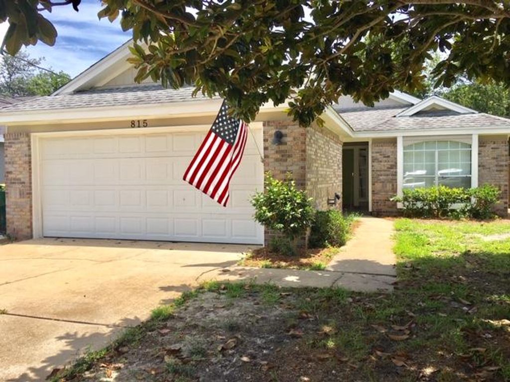 815 Boulevard De L'Orleans, Mary Esther, FL 32569