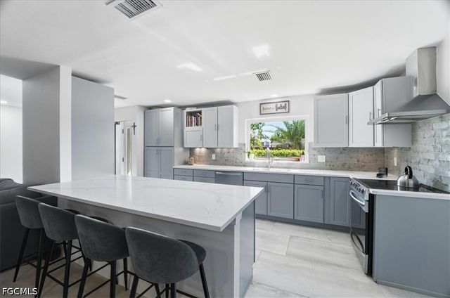 1023 El Valle AVE, Fort Myers, FL 33919