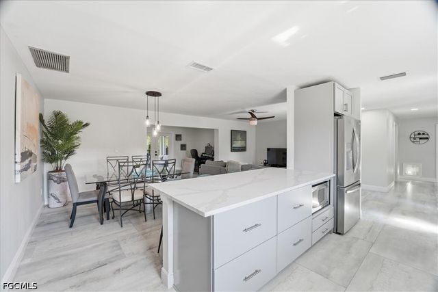 1023 El Valle AVE, Fort Myers, FL 33919