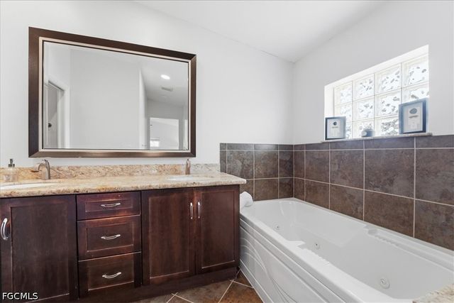 1023 El Valle AVE, Fort Myers, FL 33919