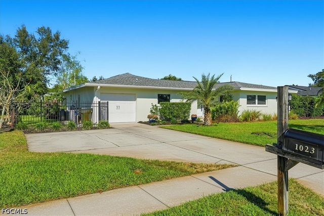 1023 El Valle AVE, Fort Myers, FL 33919