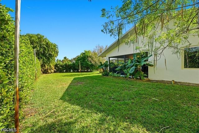 1023 El Valle AVE, Fort Myers, FL 33919