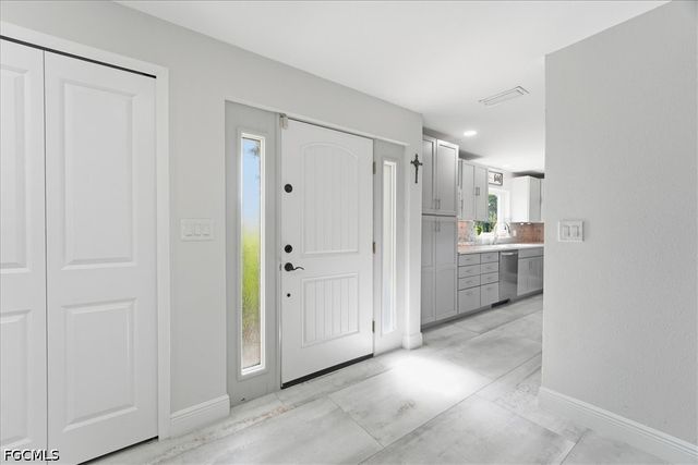 1023 El Valle AVE, Fort Myers, FL 33919