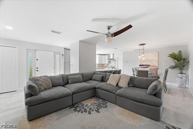 1023 El Valle AVE, Fort Myers, FL 33919