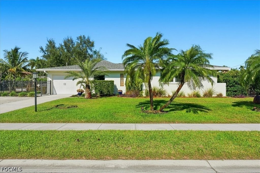 1023 El Valle AVE, Fort Myers, FL 33919