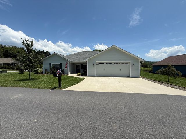 111 Riverwalk Circle, Hayesville, NC 28904