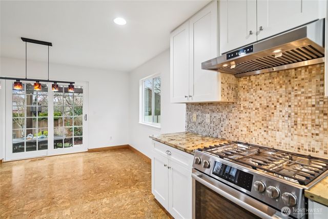 23918 SE 5th Street, Sammamish, WA 98074