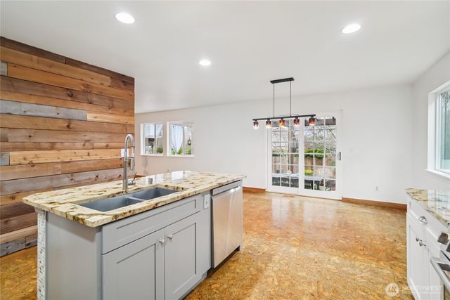 23918 SE 5th Street, Sammamish, WA 98074