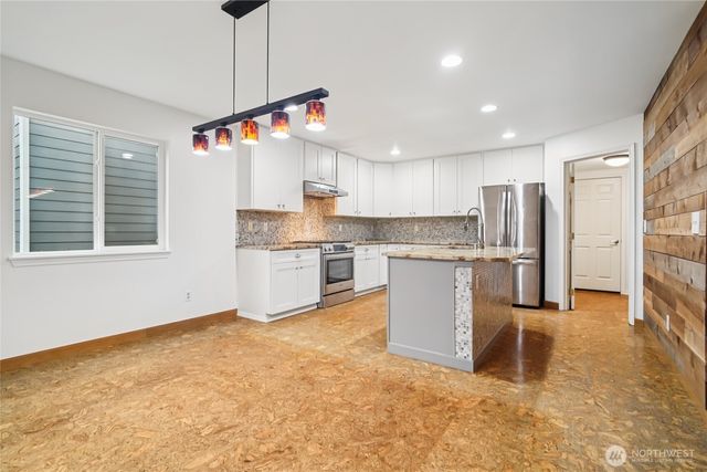 23918 SE 5th Street, Sammamish, WA 98074