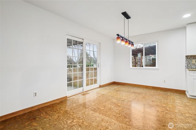 23918 SE 5th Street, Sammamish, WA 98074