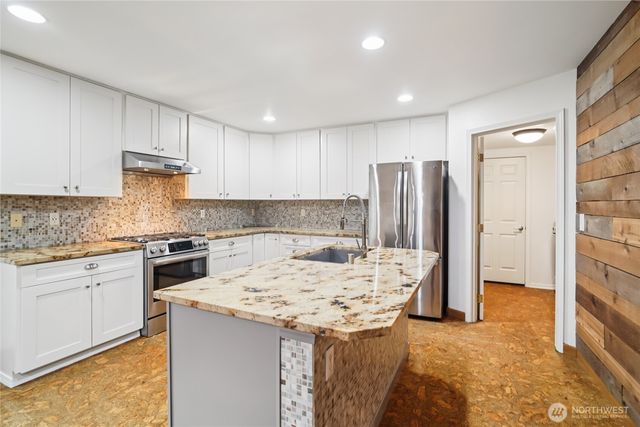 23918 SE 5th Street, Sammamish, WA 98074