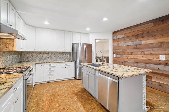 23918 SE 5th Street, Sammamish, WA 98074