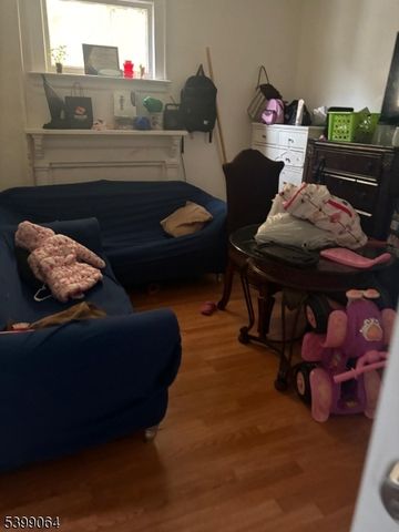 225 Pine St, Elizabeth City, NJ 07206