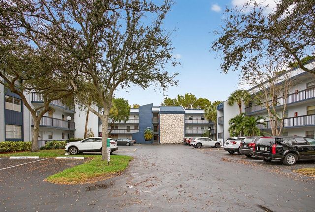 3150 Holiday Springs Boulevard 302, Margate, FL 33063