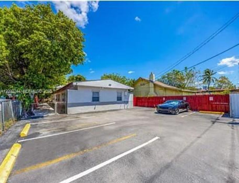669 NW 28th Street 6, Miami, FL 33127