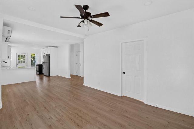320 E Murrill Street, Baytown, TX 77520