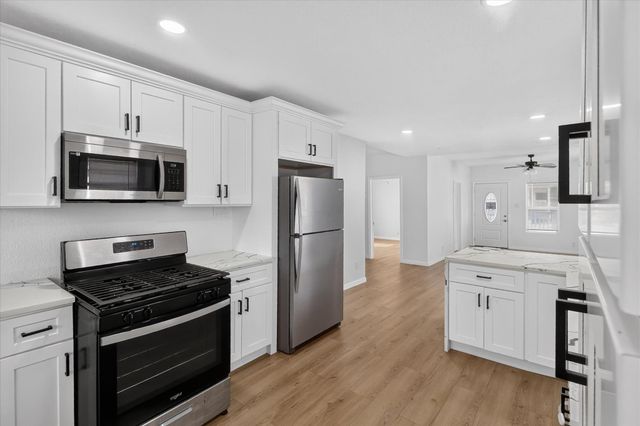 320 E Murrill Street, Baytown, TX 77520