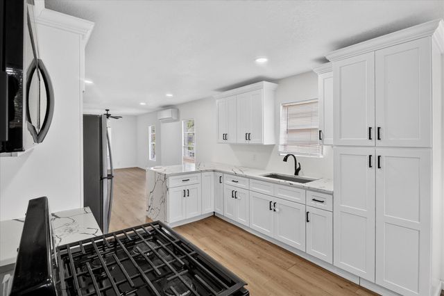 320 E Murrill Street, Baytown, TX 77520