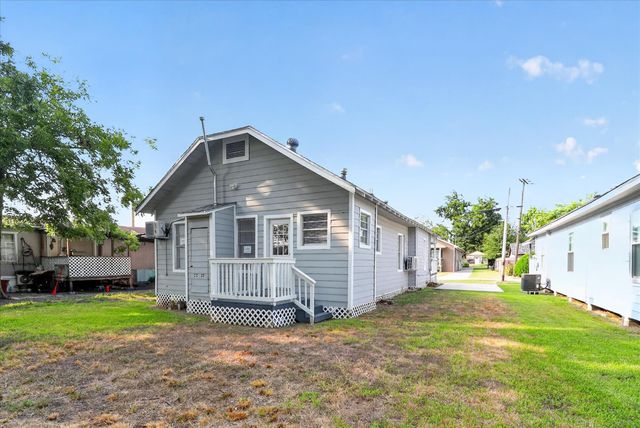 320 E Murrill Street, Baytown, TX 77520