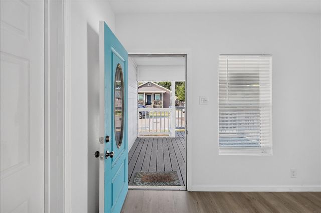 320 E Murrill Street, Baytown, TX 77520