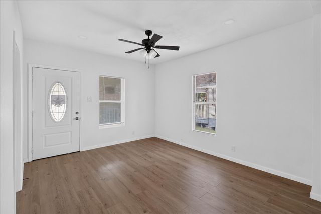 320 E Murrill Street, Baytown, TX 77520