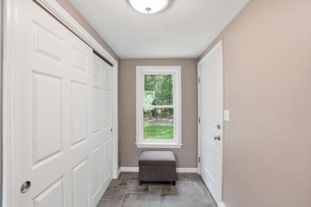 61 Stoney Weir Rd, Halifax, MA 02338