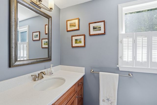 61 Stoney Weir Rd, Halifax, MA 02338