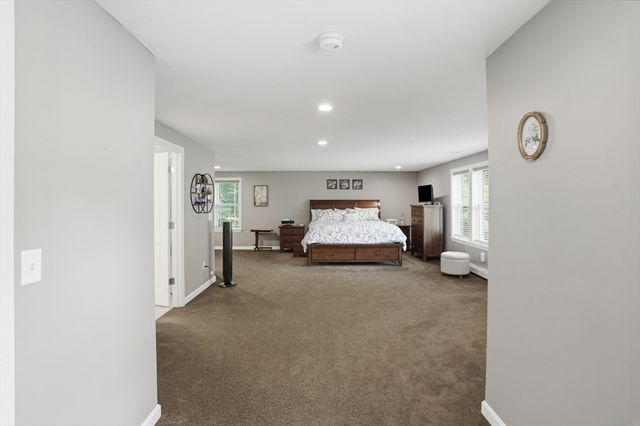 61 Stoney Weir Rd, Halifax, MA 02338