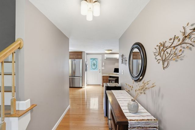 61 Stoney Weir Rd, Halifax, MA 02338