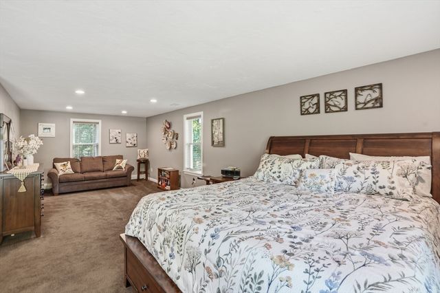 61 Stoney Weir Rd, Halifax, MA 02338